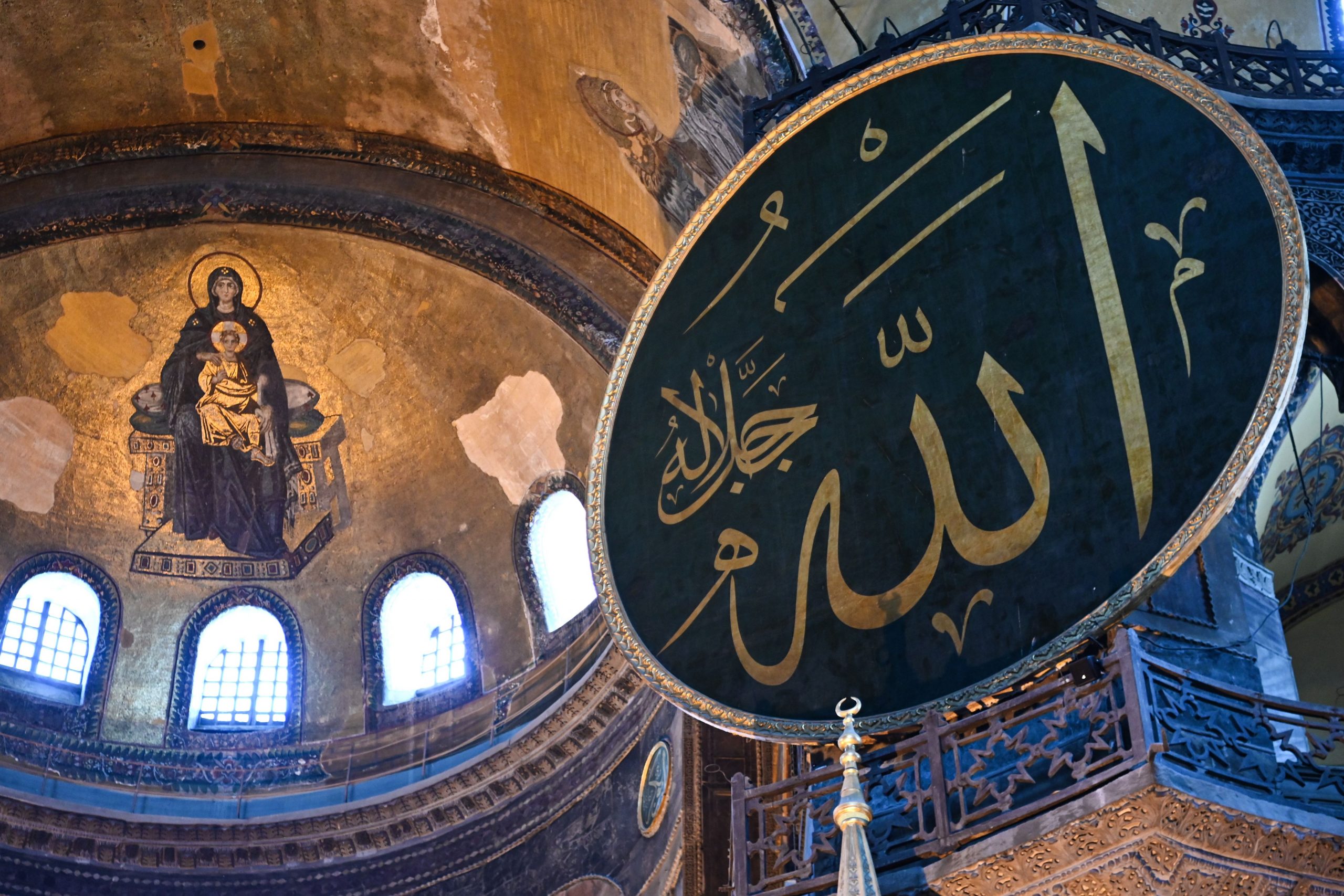 Violent Turkey if the Hagia Sophia in Istanbul in a museum or a mosque