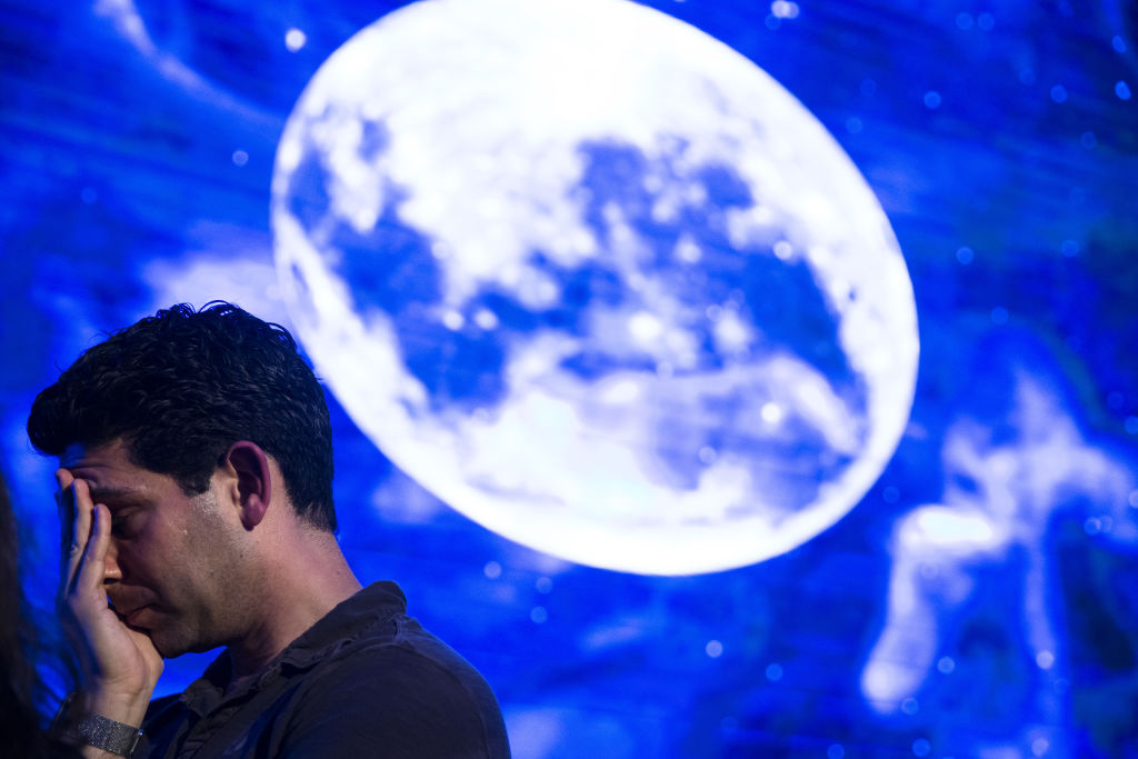 Bear on the moon, Moss vs. Bezos, and how Venus is now hell in space